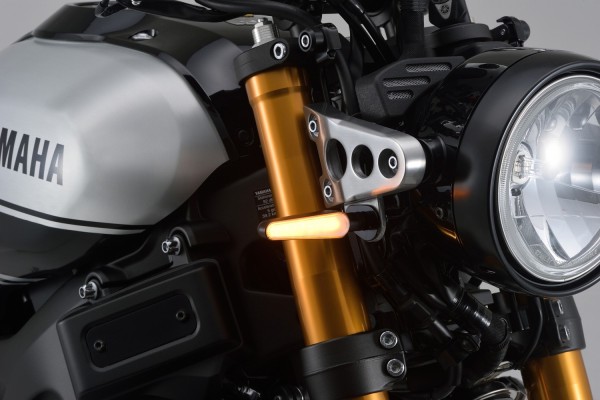 "D-LIGHT RAY" sequential LED indicators pair