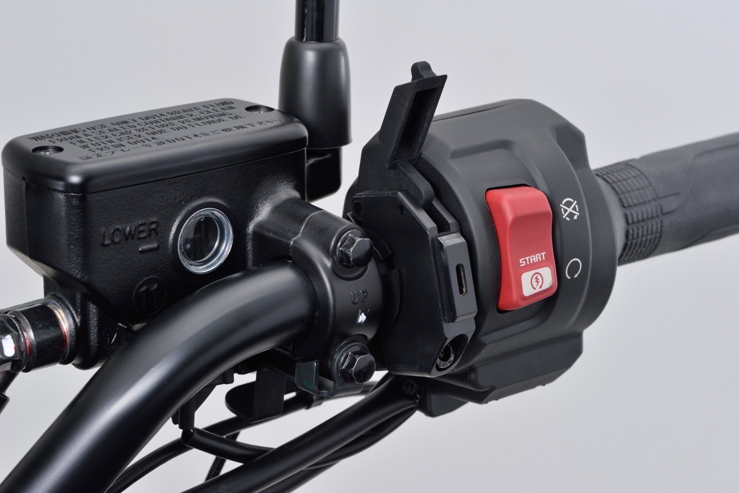 Stromversorgung USB-C SLIM PD3.0 Ladegerät f. Motorrad Lenker - Daytona  Europe