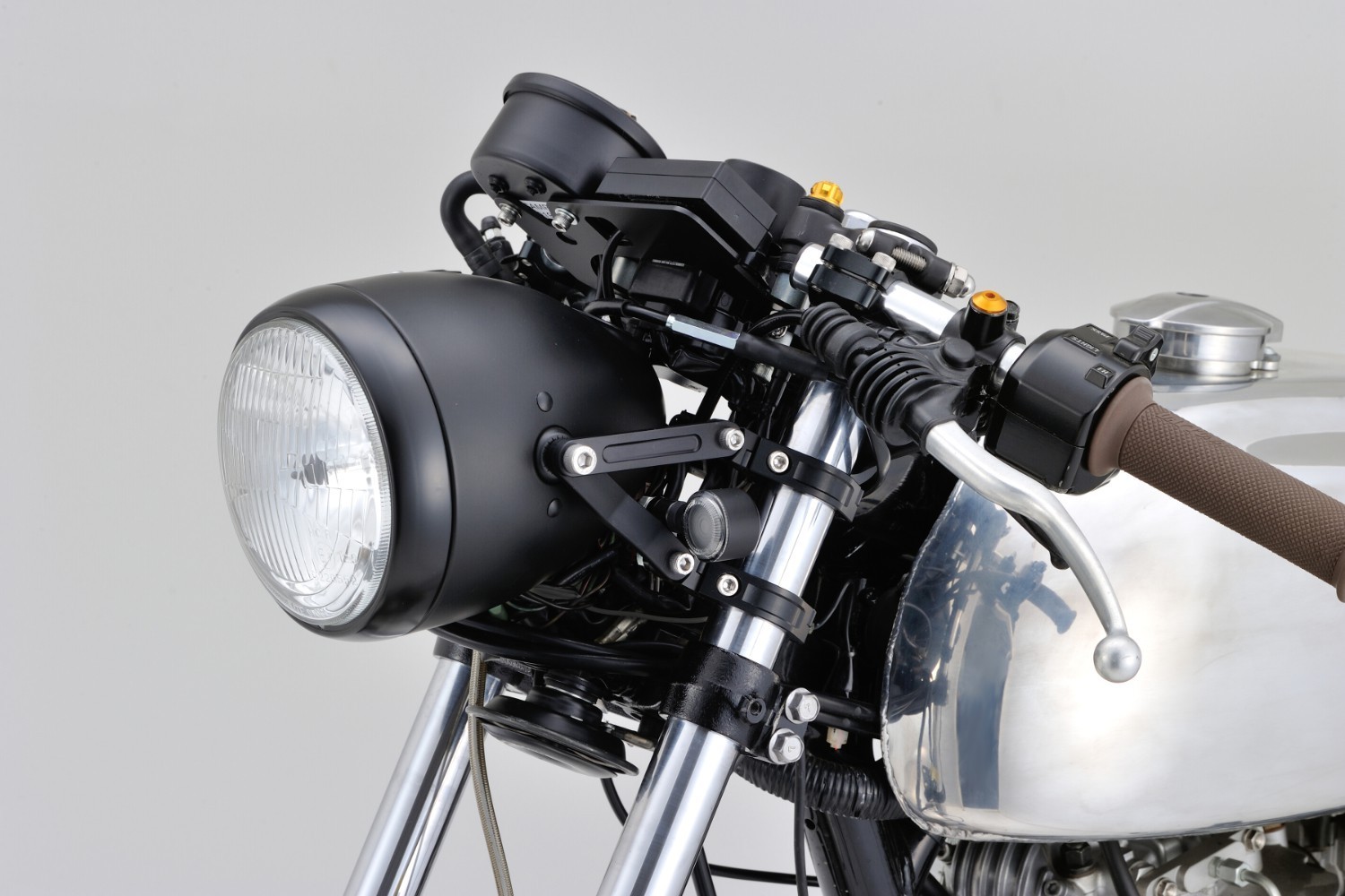 Techigher Motorrad-Scheinwerfer-Halterung, Lampenhalterung, verstellbare  Gabelhalterung, Innendurchmesser 3,8 cm-6 cm