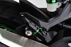 Aluminium Fußrasten Beifahrer 2-farbig eloxiert f. KAWASAKI Typ 2 2
